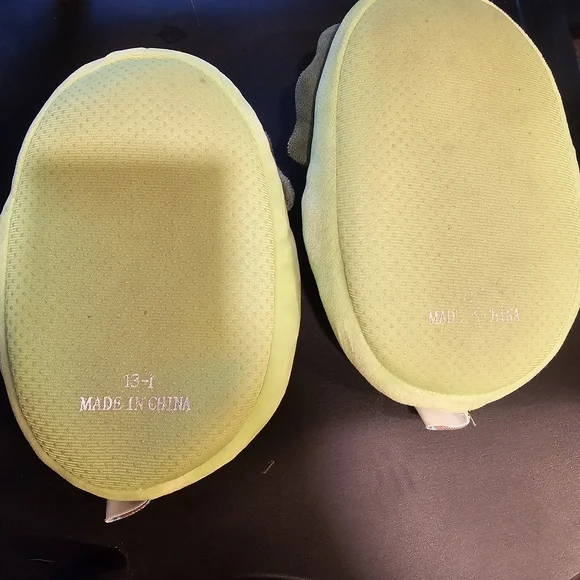 Squishmallows Green and White Dinosaur Kids Slippers - Picture 2 of 2